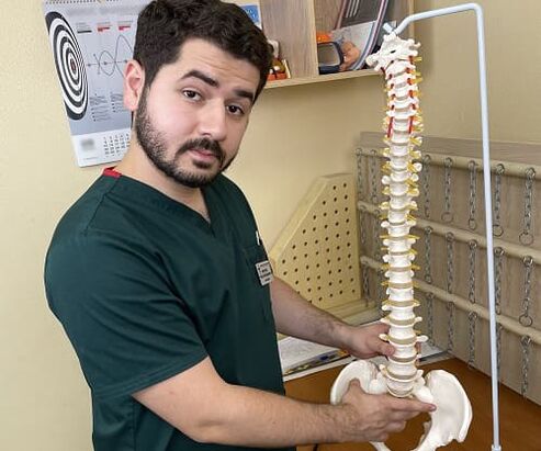 If you suffer from back pain, you should consult a general practitioner or neurologist. 